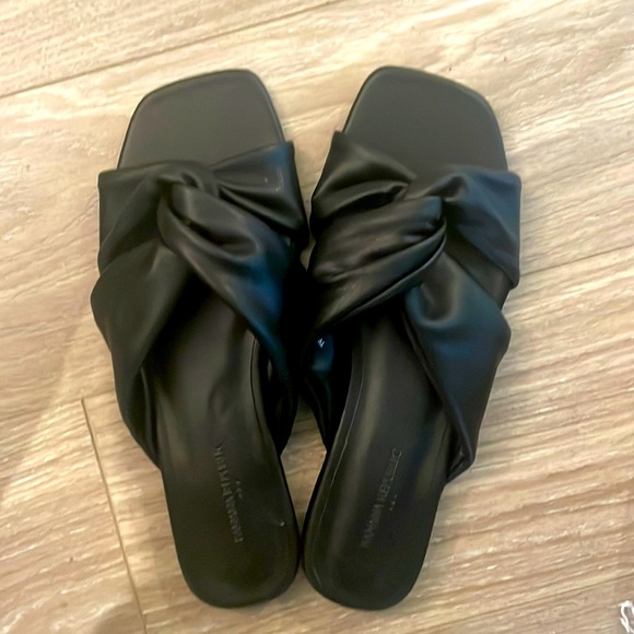 Banana Republic Shoes - Banana Republic size 6 black sandal